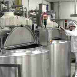 Stainless steel mixing tank with agitator 3
